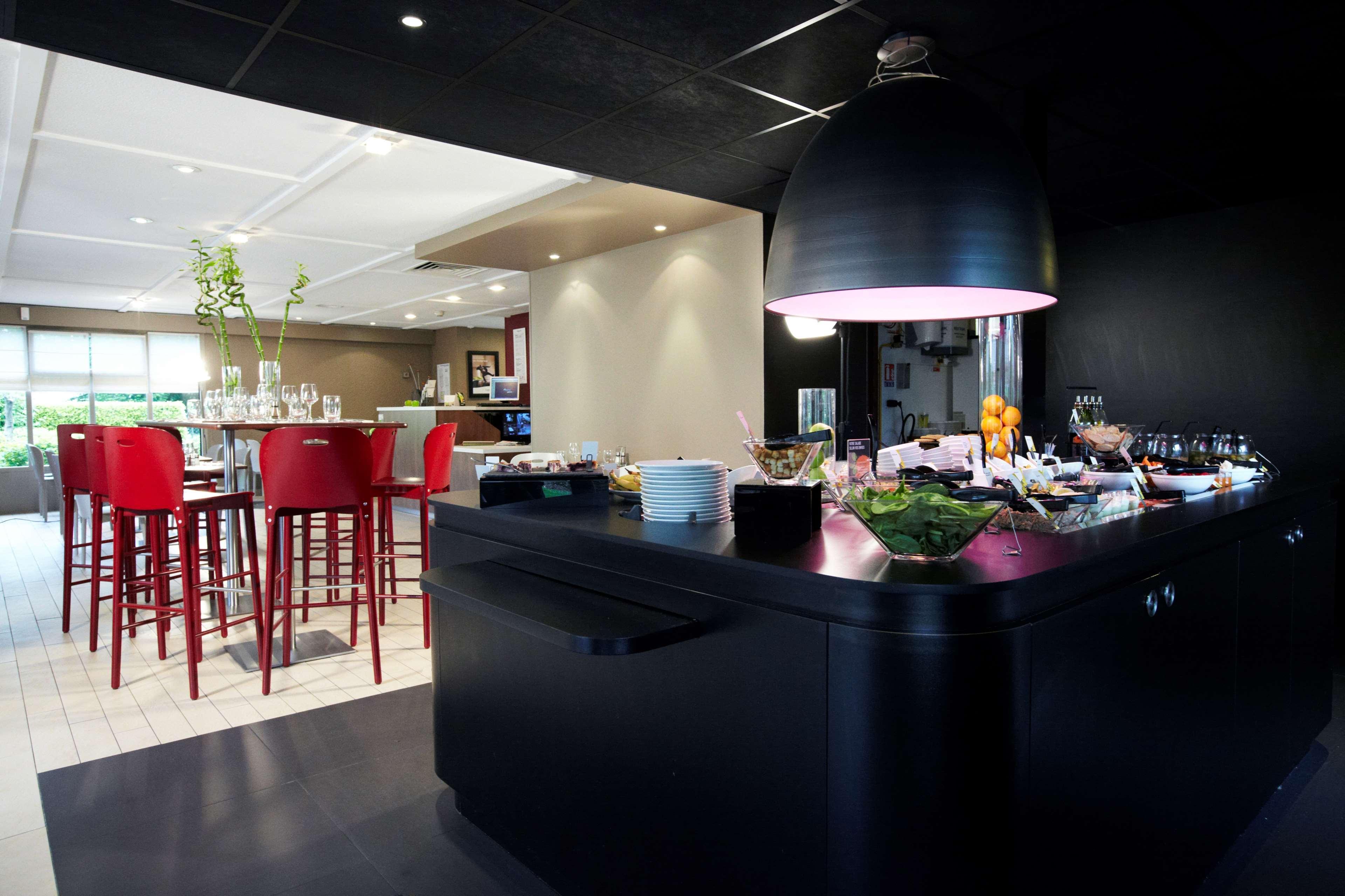 Hotel Campanile Orléans Nord - Saran Esterno foto